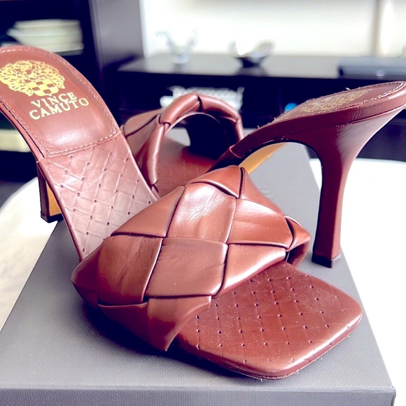 VINCE CAMUTO BRELANIE WOVEN-STRAP MULE - Picture 2 of 5